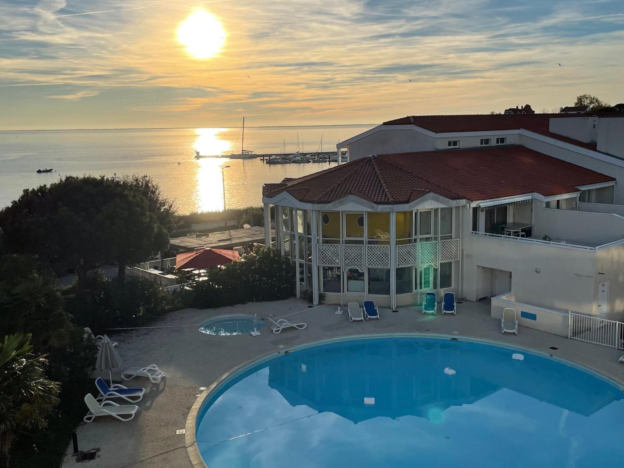 Vue Mer Et Piscine, Avec Balcon - 1 Min De La Plage Fouras Zewnętrze zdjęcie